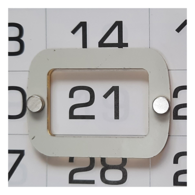 Календарные курсоры магнитные Серебро акриловые, внутр. окошко 20х30мм (50 шт.) 2 магнита